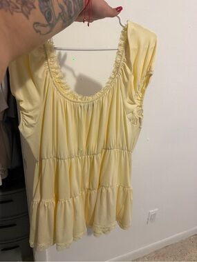Women's Light Yellow Tiered Scoop-Neck Blouse